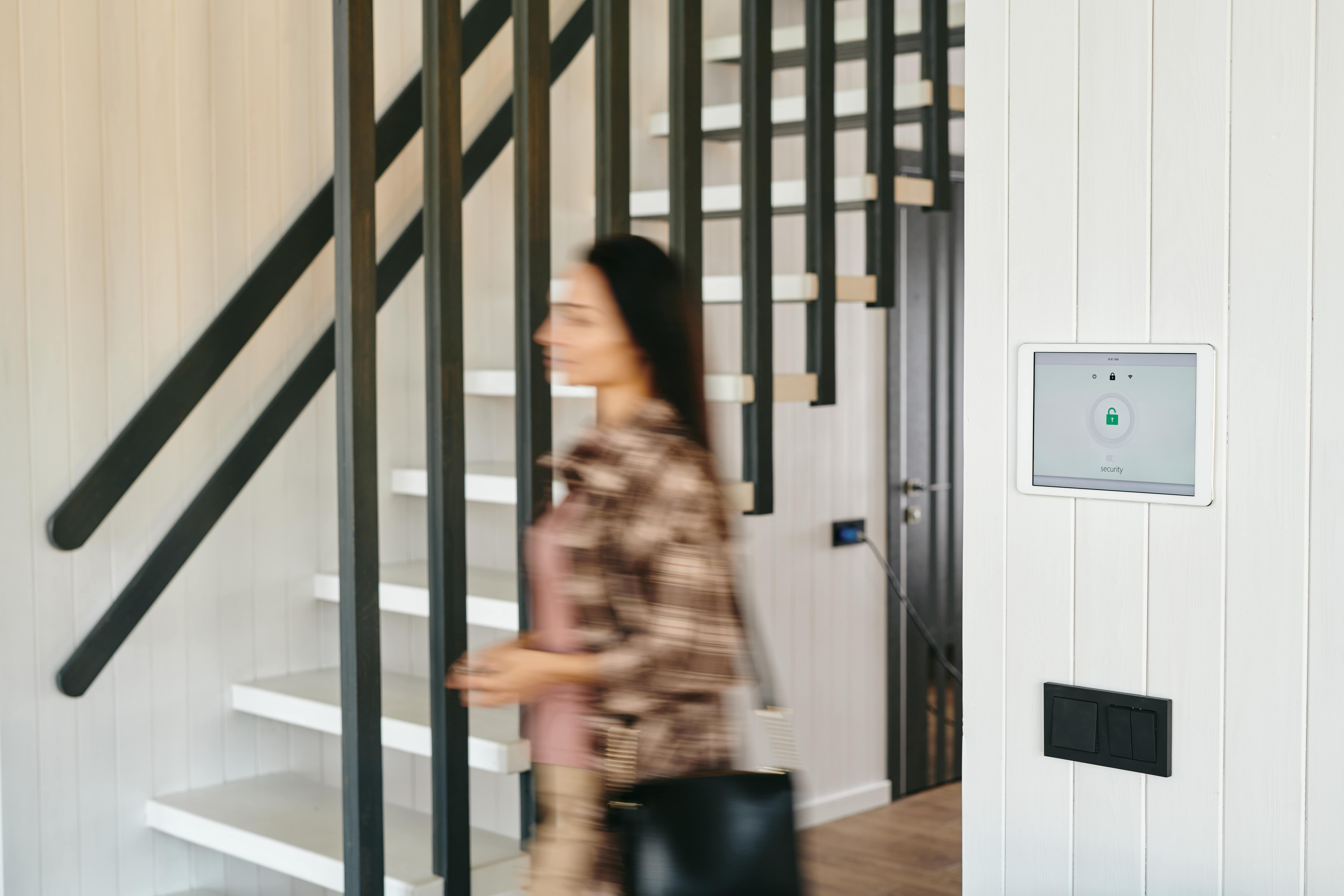 blurred figure of young female moving in a doorway 2025 04 01 19 30 19 utc min expert en gtb